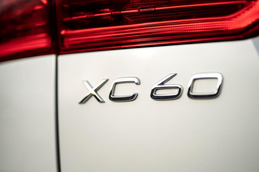 Логотип Volvo XC60 T8 Polestar Engineered 2019 года  (UK) (фото 21 из 40)